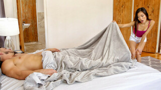 Смотри Stepbro Can't Resist Stepsis's Asian Charm - лучшее порно YAY.PORN