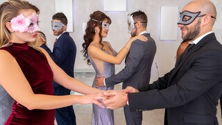 Cowgirl Heaven in Ballroom - секс видео онлайн YAY.PORN