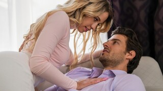 Cowgirl Khloe Rides Big Cock - секс видео онлайн YAY.PORN