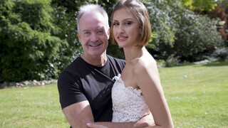 Смотри Tattooed Skinny Wife Cum Swallows on Big Cock - лучшее порно YAY.PORN