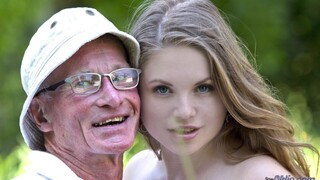 Provocative Young Girl Outdoor Fun - секс видео онлайн YAY.PORN