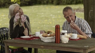 Behind the Scenes with Blonde Bombshell AlexisII - секс видео онлайн YAY.PORN