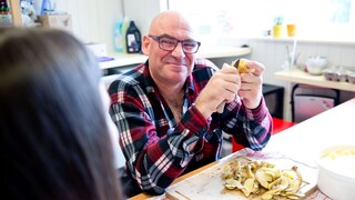 Brunette Teen's Naughty Kitchen Encounter - секс видео онлайн YAY.PORN