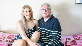 Смотри Blonde Bombshell Tempts Educator - лучшее порно YAY.PORN