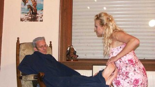 Blonde Bombshell Vicentia's Kissing Therapy - секс видео онлайн YAY.PORN