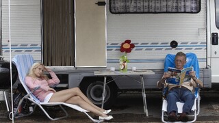 Bikini Bitch Gets Cum on Her Face - секс видео онлайн YAY.PORN