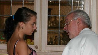 Смотри Naughty Kitchen Maid Licks Balls & Takes Hard Cock - лучшее порно YAY.PORN