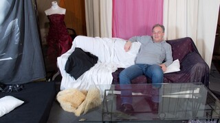 Смотри Old Man, Young Blonde Temptress - лучшее порно YAY.PORN