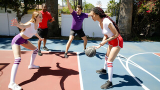 Смотри Maya's Creamy Swap - лучшее порно YAY.PORN