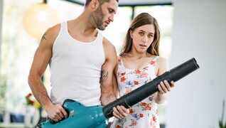 Something About Gardening with Kourtney - секс видео онлайн YAY.PORN