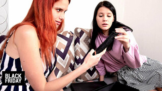 Смотри Shaved and Ready: Viola Weber and Angel Rai's Black Friday - лучшее порно YAY.PORN