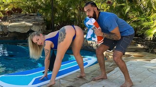Смотри Ass Fingering MILF in the Pool - лучшее порно YAY.PORN