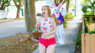 Смотри Blonde Bombshell Easter Fuck - лучшее порно YAY.PORN