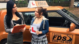 Смотри Spoiled Lesbian Takes Driving Test - лучшее порно YAY.PORN