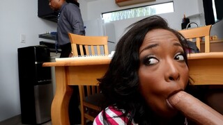 Смотри Big Tits Teen Daya Knight Sucks and Swallows - лучшее порно YAY.PORN