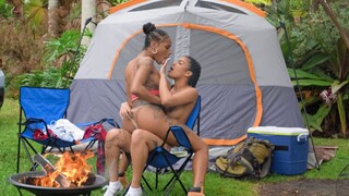 Maya Farrell and Sarai Minx's Outdoor Kissing Frenzy - секс видео онлайн YAY.PORN