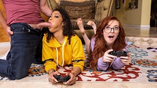 Смотри Cheating Gamer Girl Gang Bang - лучшее порно YAY.PORN