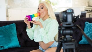 Смотри Blonde Bombshells Gone Wild 2 - лучшее порно YAY.PORN