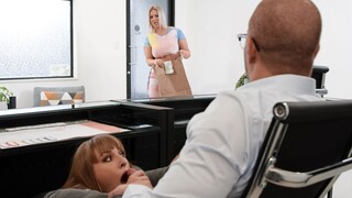 Смотри Blonde & Brunette Secretaries Share Big Cock - лучшее порно YAY.PORN