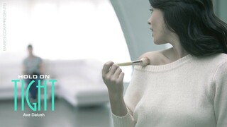 Смотри Hold On, Brunette's Got a Big One - лучшее порно YAY.PORN