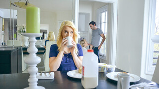 Смотри Maxim's Milf Mayhem - лучшее порно YAY.PORN