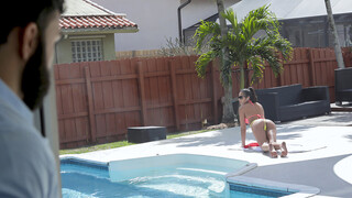 Смотри Wet & Wild Step Sibling Pool Sex - лучшее порно YAY.PORN