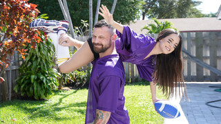 Смотри Freya Von Doom’s Tiny Teen Mouth Takes Big Load - лучшее порно YAY.PORN