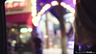 Смотри Blonde Babe Chloe Scott Rides Dredd's Big Cock in Hotel - лучшее порно YAY.PORN