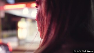 Смотри Raw Interracial Fuck - Brunette Takes Big Cock Doggystyle - лучшее порно YAY.PORN