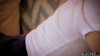 Смотри Blonde Bombshell Riley Nixon Loves Big Black Cock - лучшее порно YAY.PORN