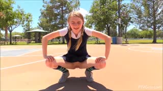 Смотри Blonde Babe Sharlotte Flashing in Pigtails - Outdoor Voyeur - лучшее порно YAY.PORN