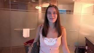 Lana Rhoades: Naughty Girlfriend in the Shower - секс видео онлайн YAY.PORN