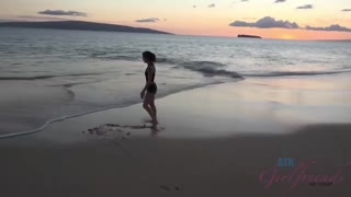 Amateur GF Rosalyn Sphinx loves beach sex in Hawaii - секс видео онлайн YAY.PORN