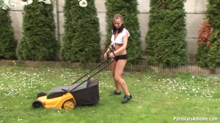 POV: Hot Brunette Deepthroats Outdoors - секс видео онлайн YAY.PORN
