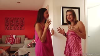 Brunette Lesbian Duo Bianca & Veronica BTS Clips - секс видео онлайн YAY.PORN