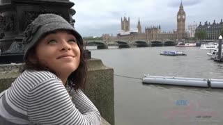 Смотри Amateur GF Holly Hendrix Sucks Dick Fast Before Going Out - лучшее порно YAY.PORN