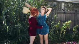 Смотри Outdoor Lesbian Sex - Panda & Rosie Get Wild in the Garden - лучшее порно YAY.PORN
