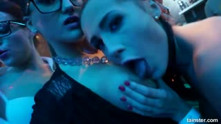 Смотри Pussy Licking Extravaganza: Femme Fest Part 2 with Tera Joy and Emylia Argan - лучшее порно YAY.PORN