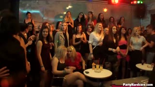 Смотри Crazy House Party Sex! Amateur Girls Take Big Cocks POV Vol. 10 - лучшее порно YAY.PORN