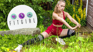 Solo Fitness Fun with Nika Murr's Long Legs - секс видео онлайн YAY.PORN