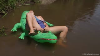 Смотри Outdoor fuck with Veronica - Brunette and tiny tits - лучшее порно YAY.PORN