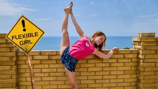 Brunette Babe Nicole Murkovski's Natural Tits Bounce - секс видео онлайн YAY.PORN