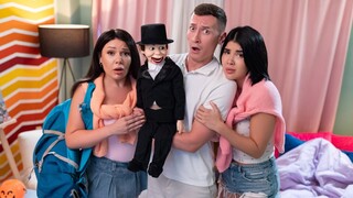 Halloween Threesome with Dirty Dolls - секс видео онлайн YAY.PORN