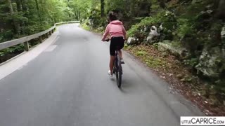 Смотри Brunette Babe LittleCaprice Gets Down in Slovenia - лучшее порно YAY.PORN