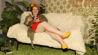 Pale Australian Foxx Fyre Fingering Herself - секс видео онлайн YAY.PORN