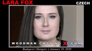 Смотри Young brunette Lara Fox hairy pussy striptease & anal - лучшее порно YAY.PORN