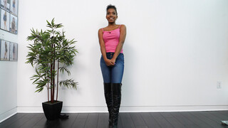 Mikka Gives a Blowjob - секс видео онлайн YAY.PORN