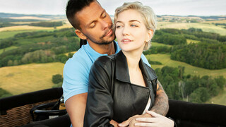 Смотри Kissing Under the Clouds with Blonde Skye Blue - лучшее порно YAY.PORN