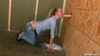 Gloryhole slut gets messy in tight jeans - секс видео онлайн YAY.PORN